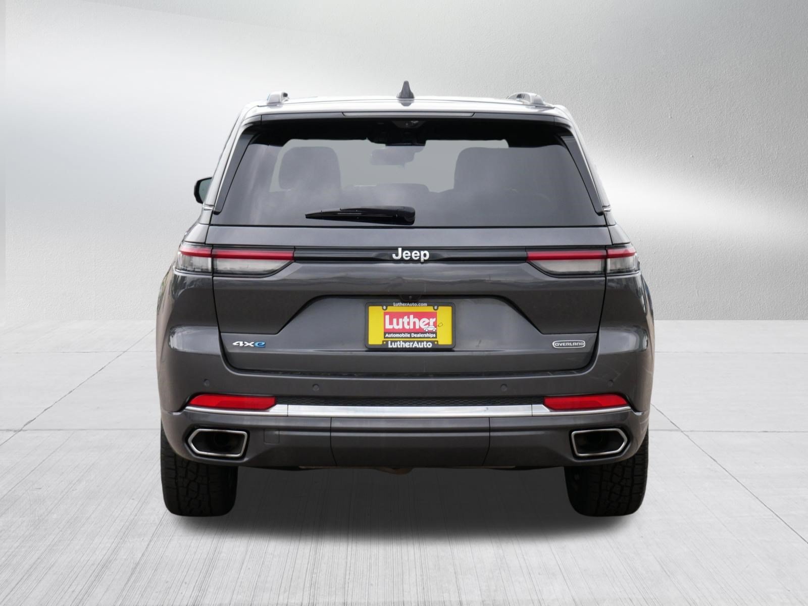 Used 2023 Jeep Grand Cherokee Overland w/ Luxury Tech Group IV AWD/4WD image 6