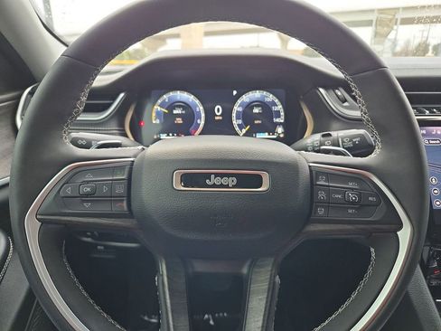 Used 2023 Jeep Grand Cherokee Limited image 21