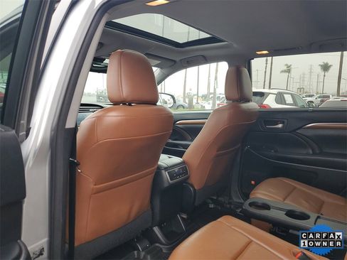 Used 2017 Toyota Highlander Limited image 15