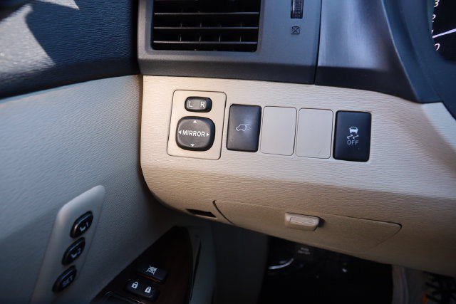 Used 2013 Toyota Venza XLE w/ XLE Premium Pkg AWD/4WD image 24