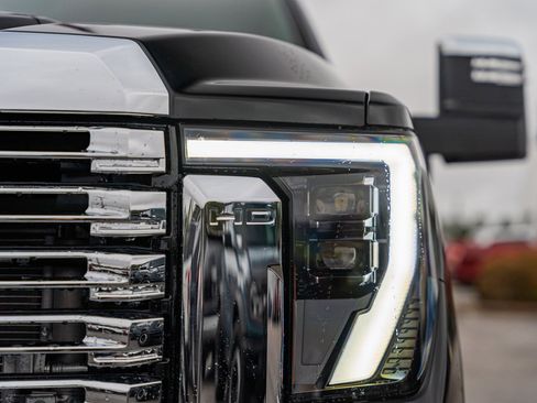 Used 2025 GMC Sierra 3500 Denali w/ Denali Reserve Package image 13