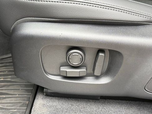 Used 2025 Land Rover Range Rover Velar Dynamic SE image 14