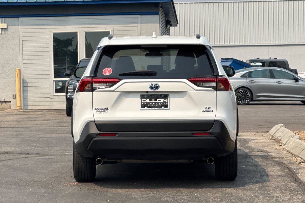 Used 2022 Toyota RAV4 LE AWD/4WD image 8