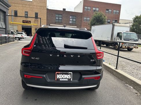 Certified 2025 Volvo XC40 B5 Plus w/ Climate Package image 10
