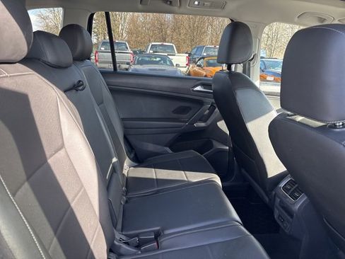 Used 2018 Volkswagen Tiguan SE w/ Panoramic Sunroof Package image 8