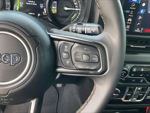 Used 2024 Jeep Wrangler Unlimited w/ Convenience Group AWD/4WD image 19