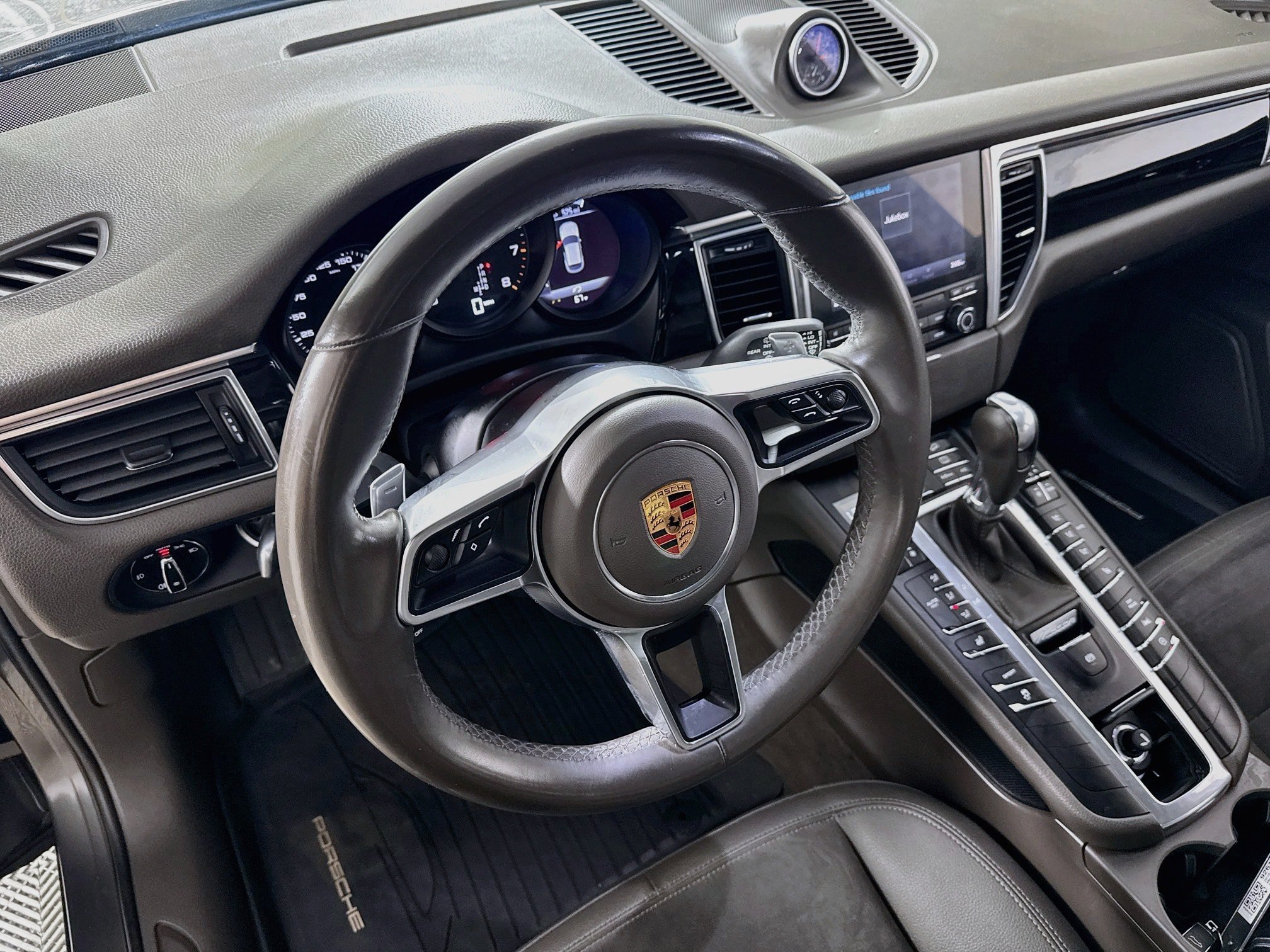 Used 2018 Porsche Macan AWD/4WD image 24