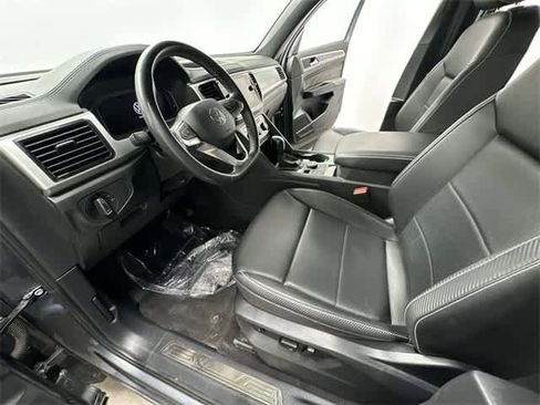 Used 2023 Volkswagen Atlas Cross Sport SE w/ Panoramic Sunroof Package image 17