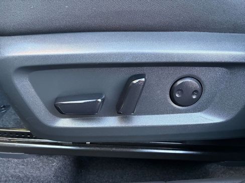 Used 2025 Nissan Rogue SV image 22