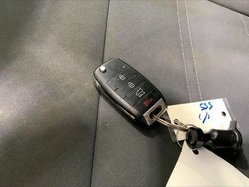 Used 2016 Kia Sorento L FWD image 19