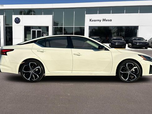 Used 2024 Nissan Altima 2.5 SR image 3