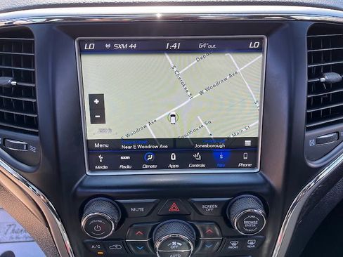 Used 2018 Jeep Grand Cherokee Altitude image 17