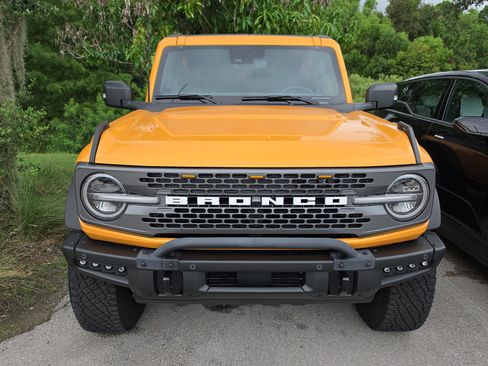 Used 2022 Ford Bronco Badlands w/ Sasquatch Package AWD/4WD image 2