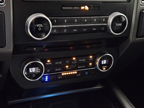 Used 2018 Ford Expedition XLT w/ Equipment Group 202A RWD image 15
