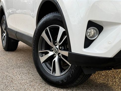 Used 2016 Toyota RAV4 XLE w/ Convenience Package image 2