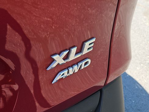 Used 2021 Toyota RAV4 XLE Premium AWD/4WD image 5