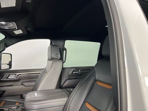 Used 2025 GMC Sierra 2500 AT4 image 28