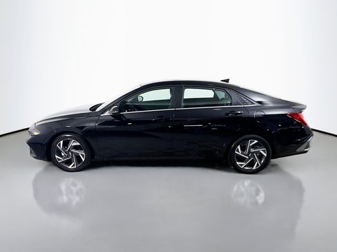 Used 2025 Hyundai Elantra Limited FWD image 6