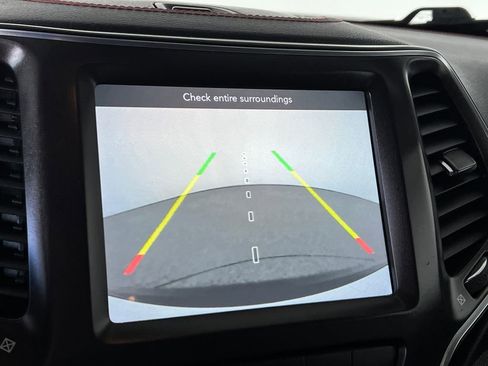 Used 2021 Jeep Cherokee Trailhawk image 21