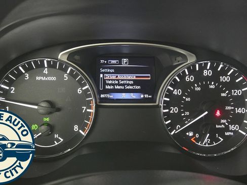 Used 2019 Nissan Pathfinder SL AWD/4WD image 12
