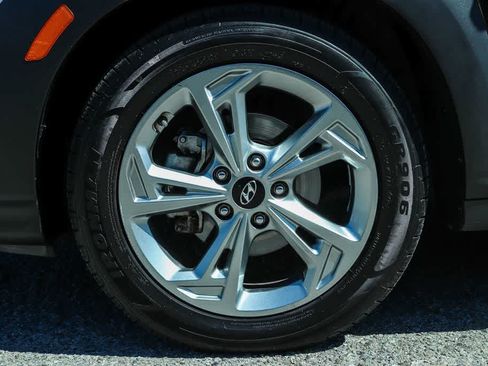 Used 2023 Hyundai Kona SEL FWD image 8