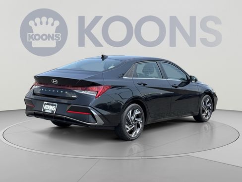 Used 2025 Hyundai Elantra Limited FWD image 7