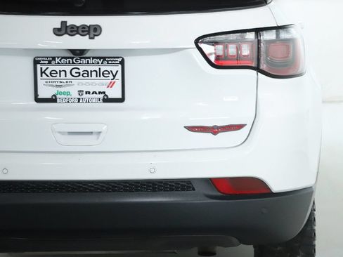 Used 2025 Jeep Compass Trailhawk AWD/4WD image 45