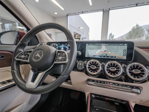 Used 2021 Mercedes-Benz GLA 250 4MATIC image 19