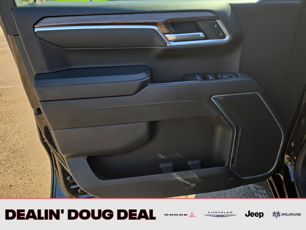 Used 2025 Chevrolet Silverado 1500 LT AWD/4WD image 11