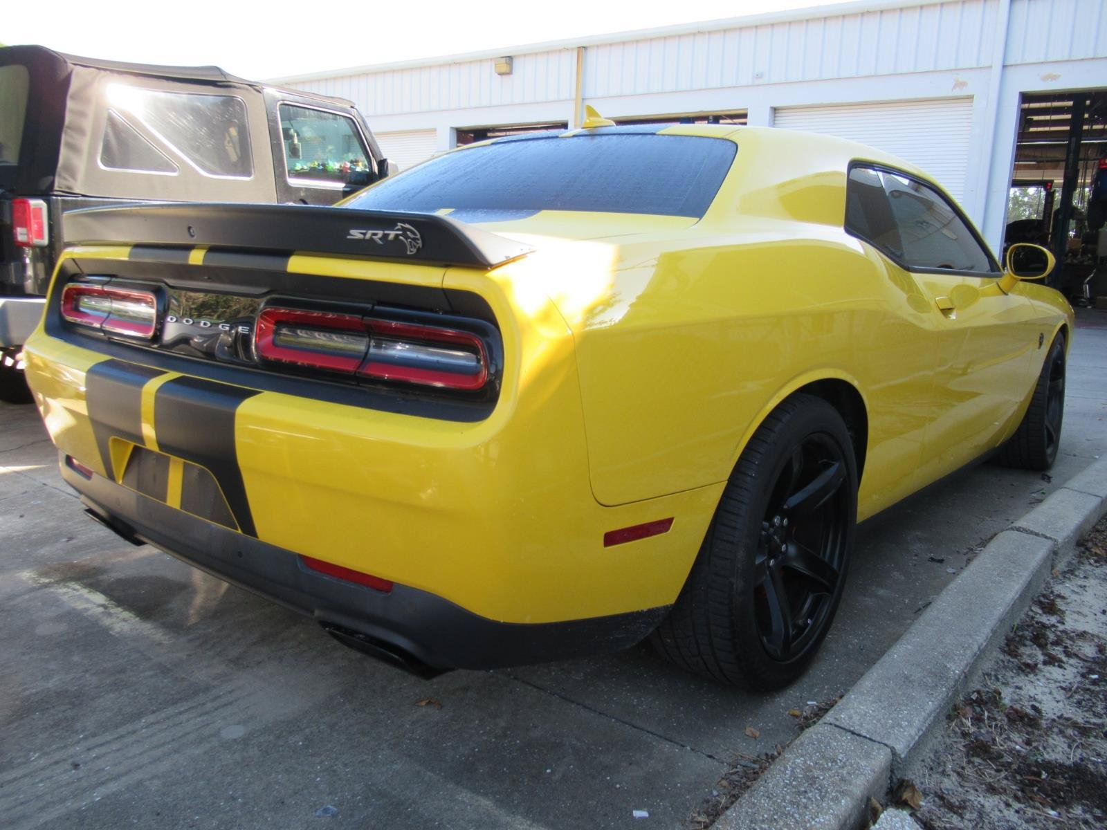 Used 2017 Dodge Challenger SRT Hellcat RWD image 4