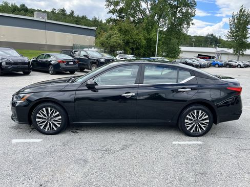 Used 2024 Nissan Altima 2.5 SV AWD/4WD image 4