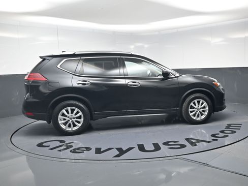 Used 2020 Nissan Rogue SV image 10