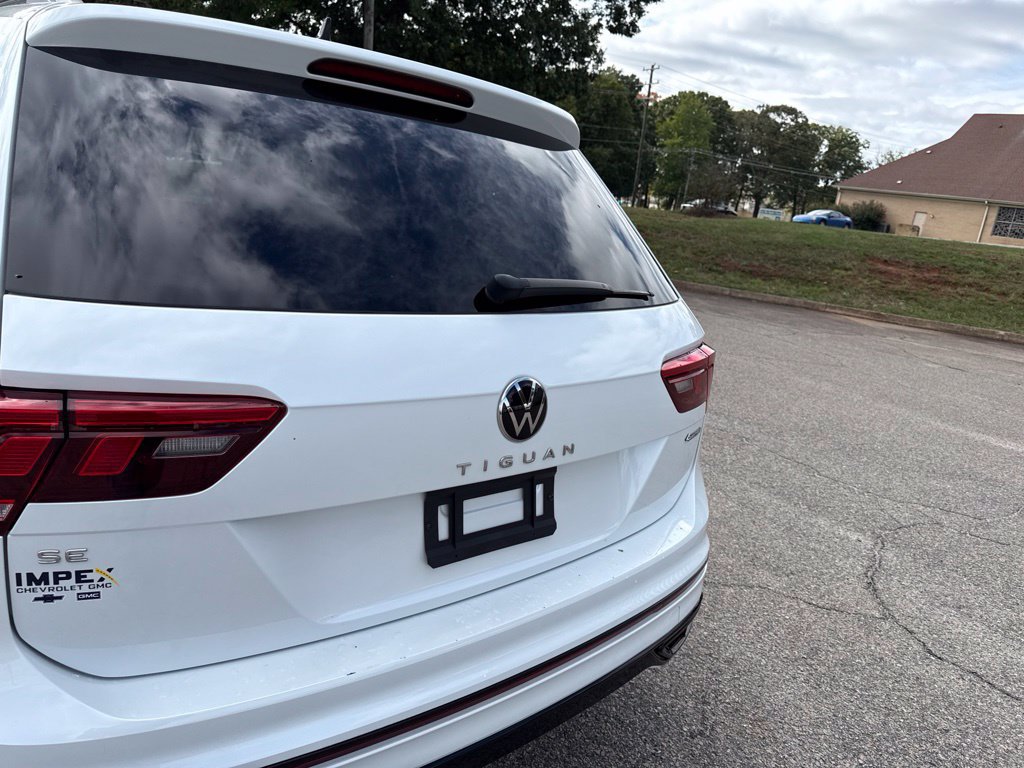 Used 2024 Volkswagen Tiguan SE R-Line AWD/4WD image 34