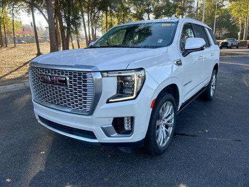 Used 2022 GMC Yukon Denali w/ Denali Premium Package image 5