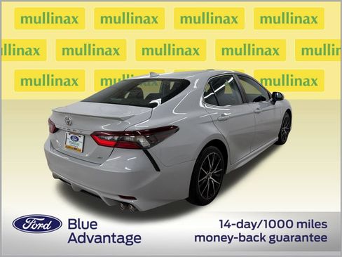 Used 2024 Toyota Camry SE FWD image 3