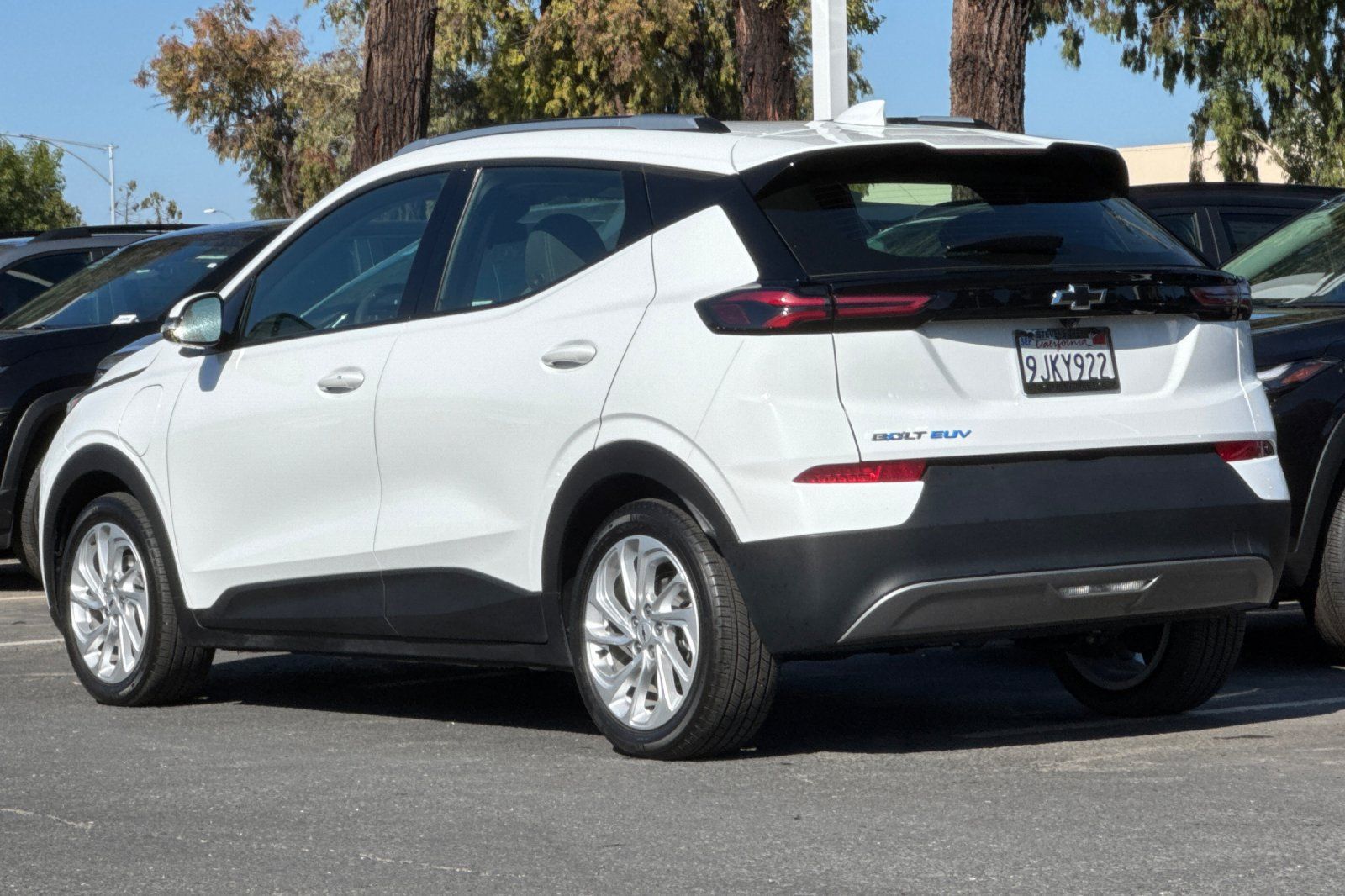 Used 2023 Chevrolet Bolt EUV LT FWD image 7