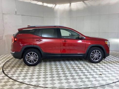 Used 2023 GMC Terrain SLT image 9