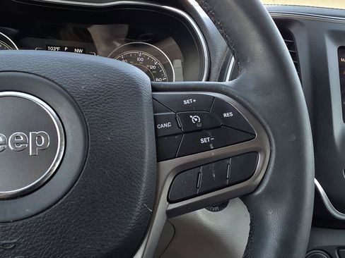 Used 2020 Jeep Cherokee Latitude Plus FWD image 14