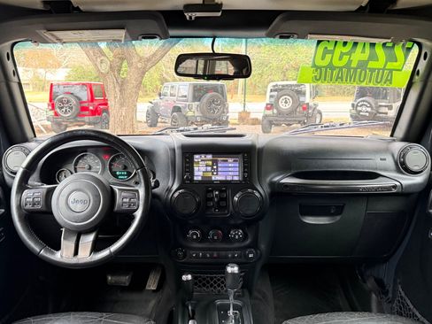 Used 2017 Jeep Wrangler Unlimited Sahara image 24