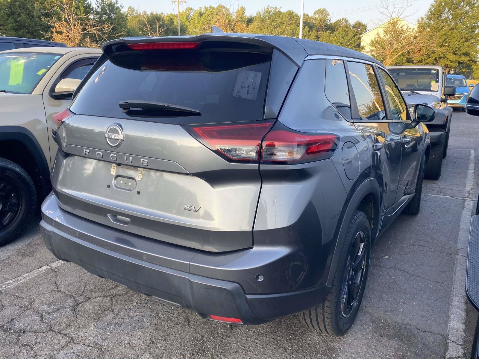 Used 2024 Nissan Rogue SV FWD image 8