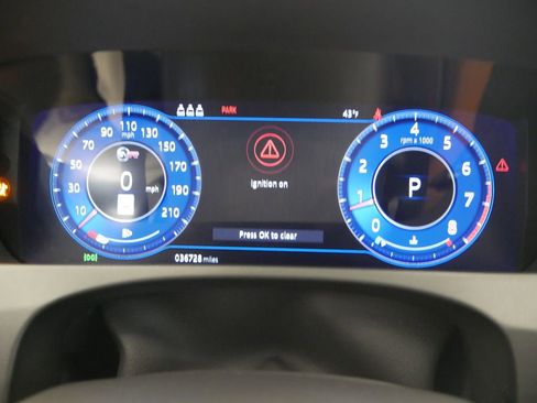 Used 2019 Jaguar F-PACE SVR image 45