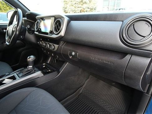 Used 2017 Toyota Tacoma TRD Sport image 24