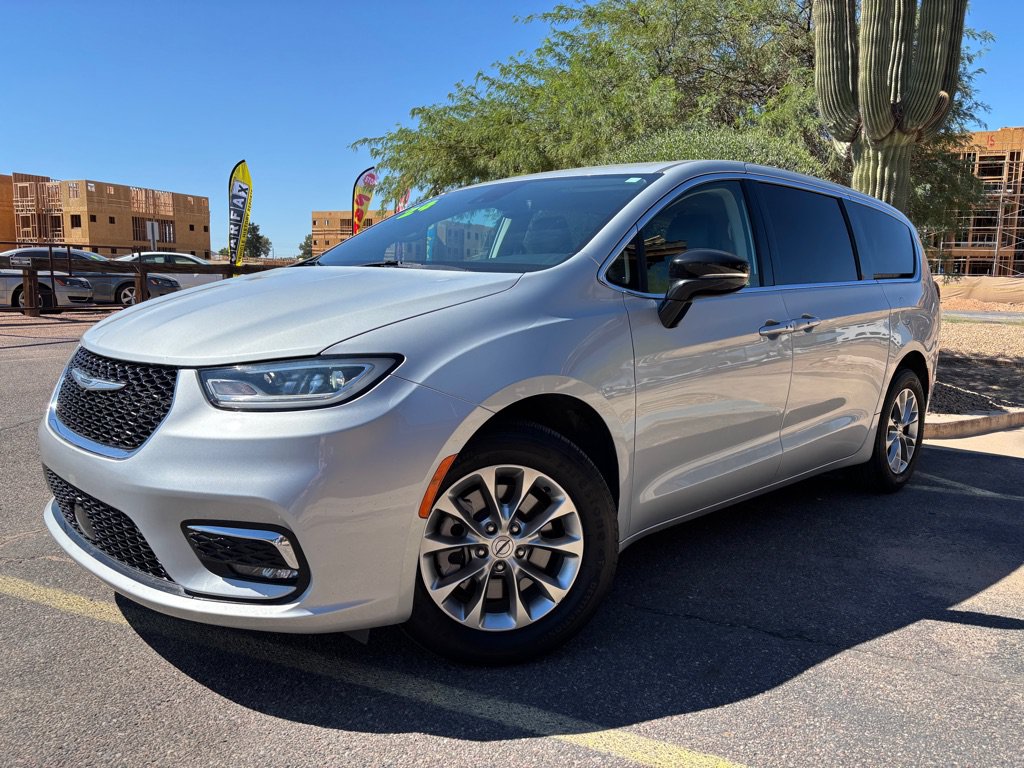Used 2024 Chrysler Pacifica Touring-L AWD/4WD image 1