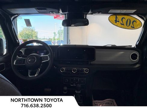 Used 2024 Jeep Wrangler Unlimited Sahara AWD/4WD image 19
