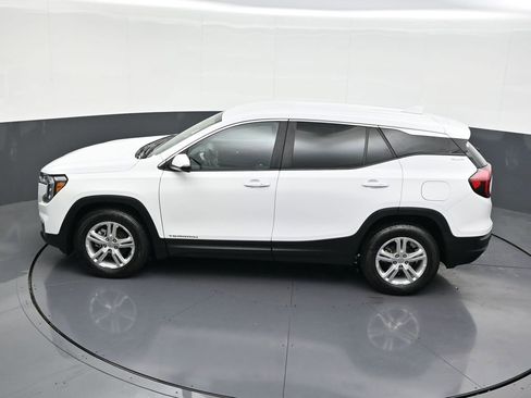 Used 2023 GMC Terrain SLE image 16