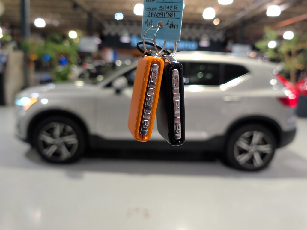 Used 2023 Volvo XC40 B5 Plus AWD/4WD image 4