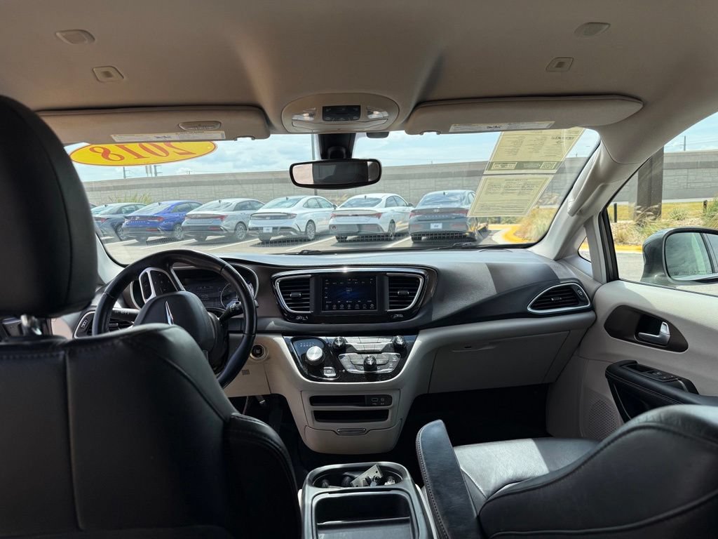 Used 2018 Chrysler Pacifica Touring-L FWD image 25
