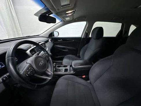 Used 2017 Kia Sorento LX w/ LX Convenience Package image 10