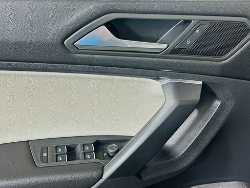 Used 2021 Volkswagen Tiguan SE R-Line image 17
