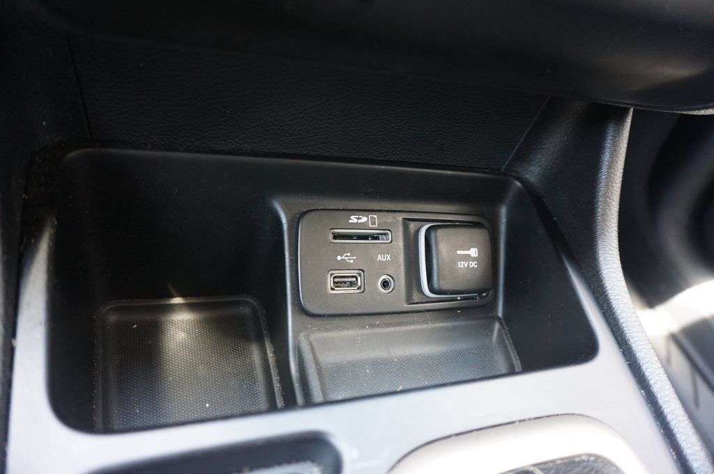 Used 2017 Jeep Cherokee Sport FWD image 11
